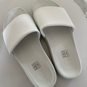 Brand new women’s Lululemon restfeel size 10 bone